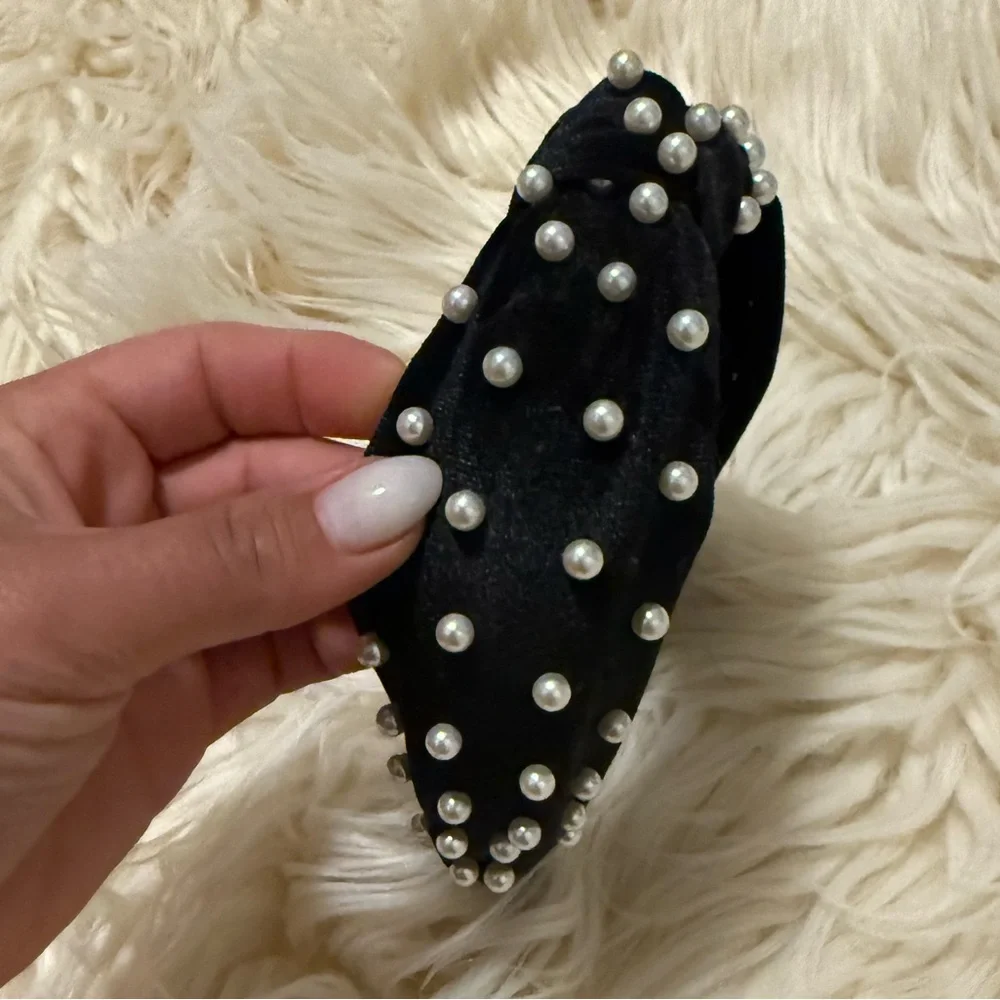 Black velvet and pearl headband